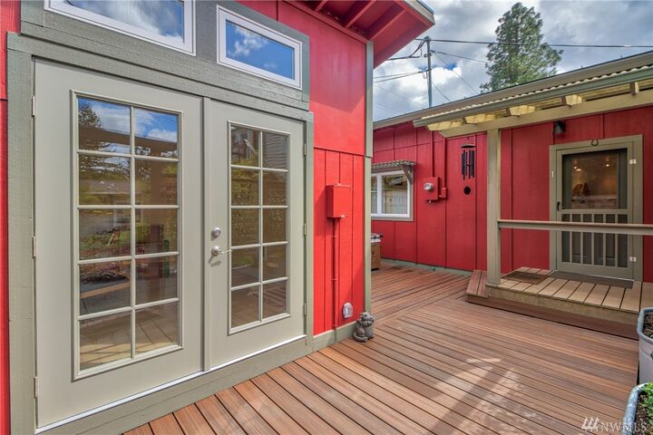 Property Photo:  719 Division St NW  WA 98502 