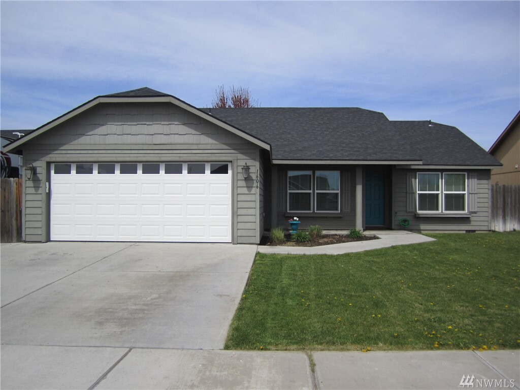 Property Photo: 1606 E Filmore WA 98837