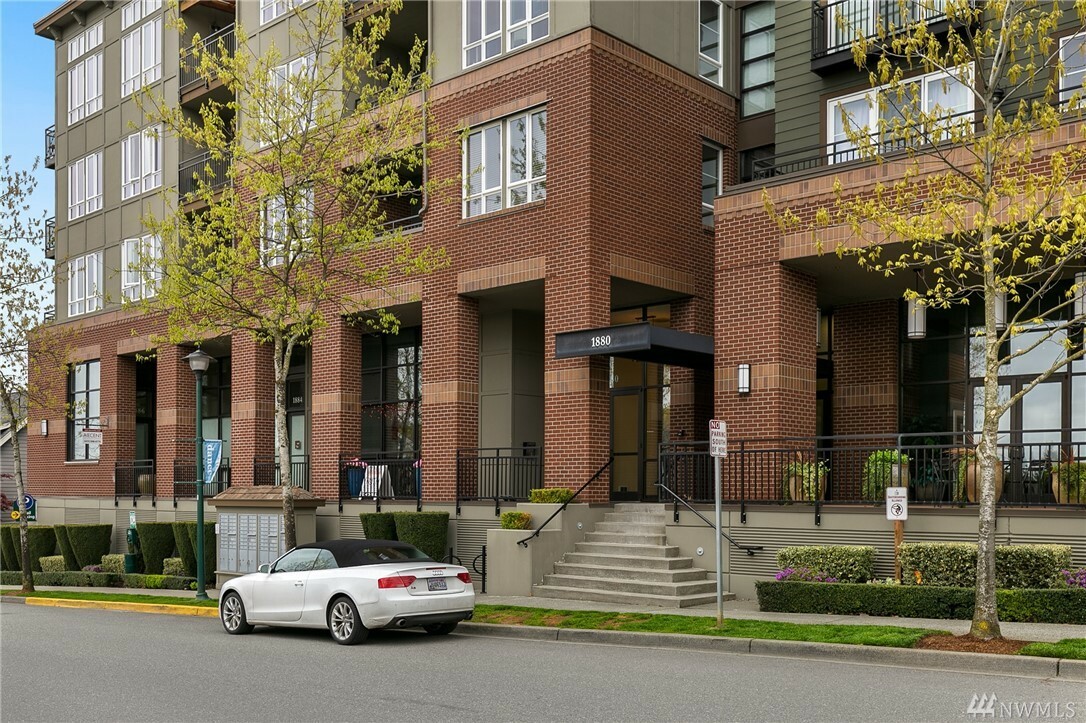 Property Photo: 1880 25th Ave NE 203 WA 98029