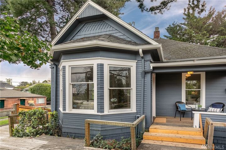 Property Photo:  5218 Meridian Avenue N  WA 98103 