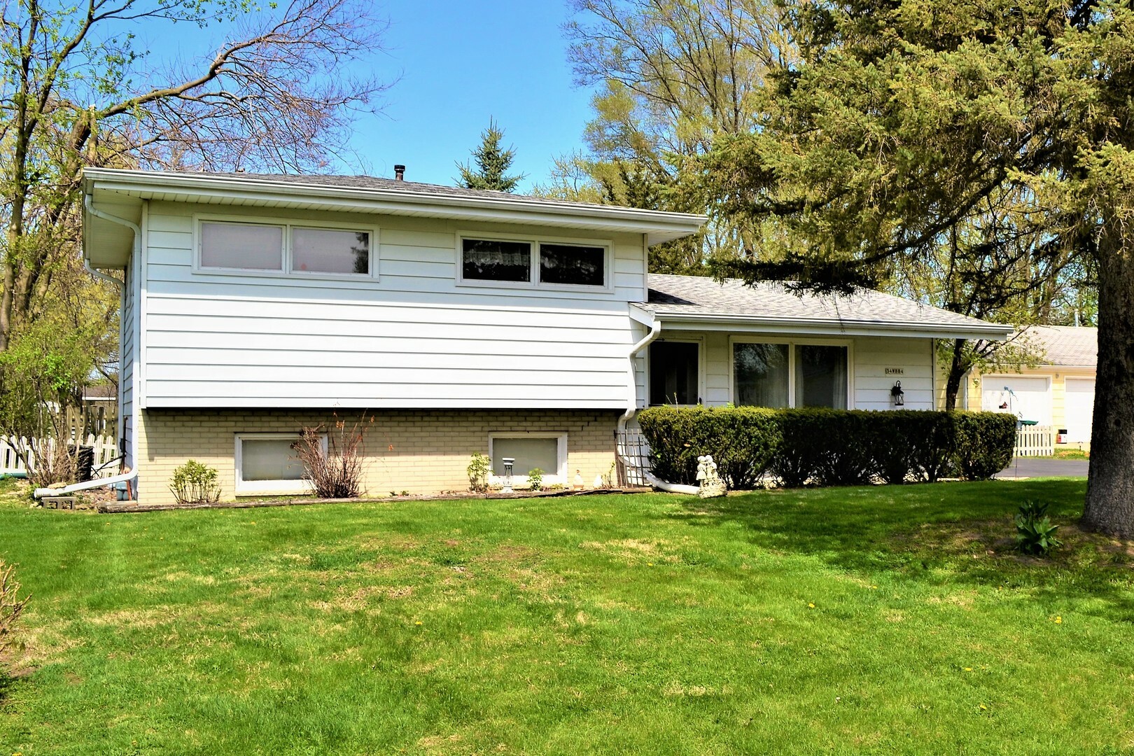 Property Photo:  34W884 Clyde Parkway  IL 60174 