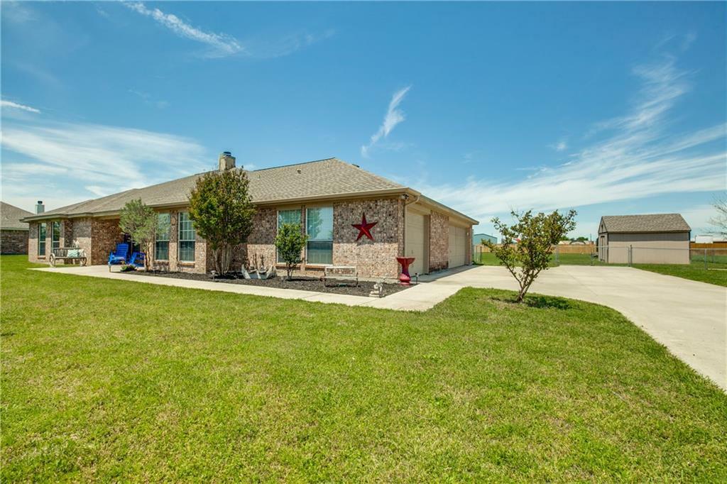 Property Photo: 2524 Plains Trail TX 76052