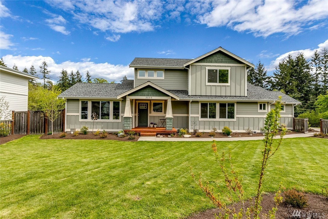 Property Photo:  2033 Soundview Dr NE  WA 98110 