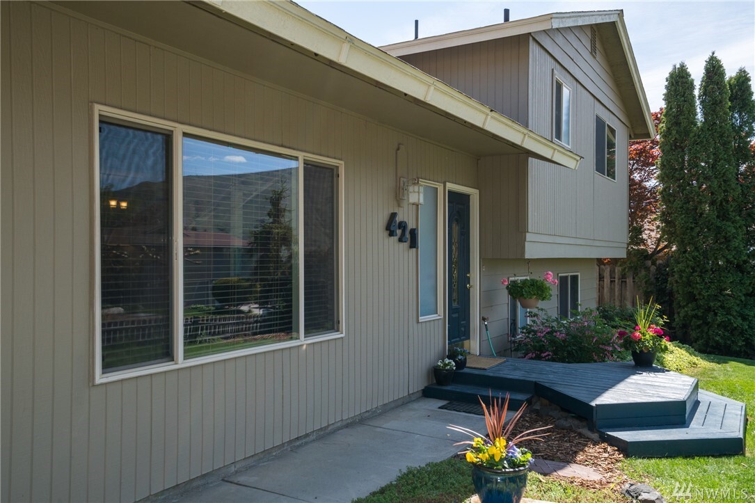 Property Photo:  421 S James Ave  WA 98802 