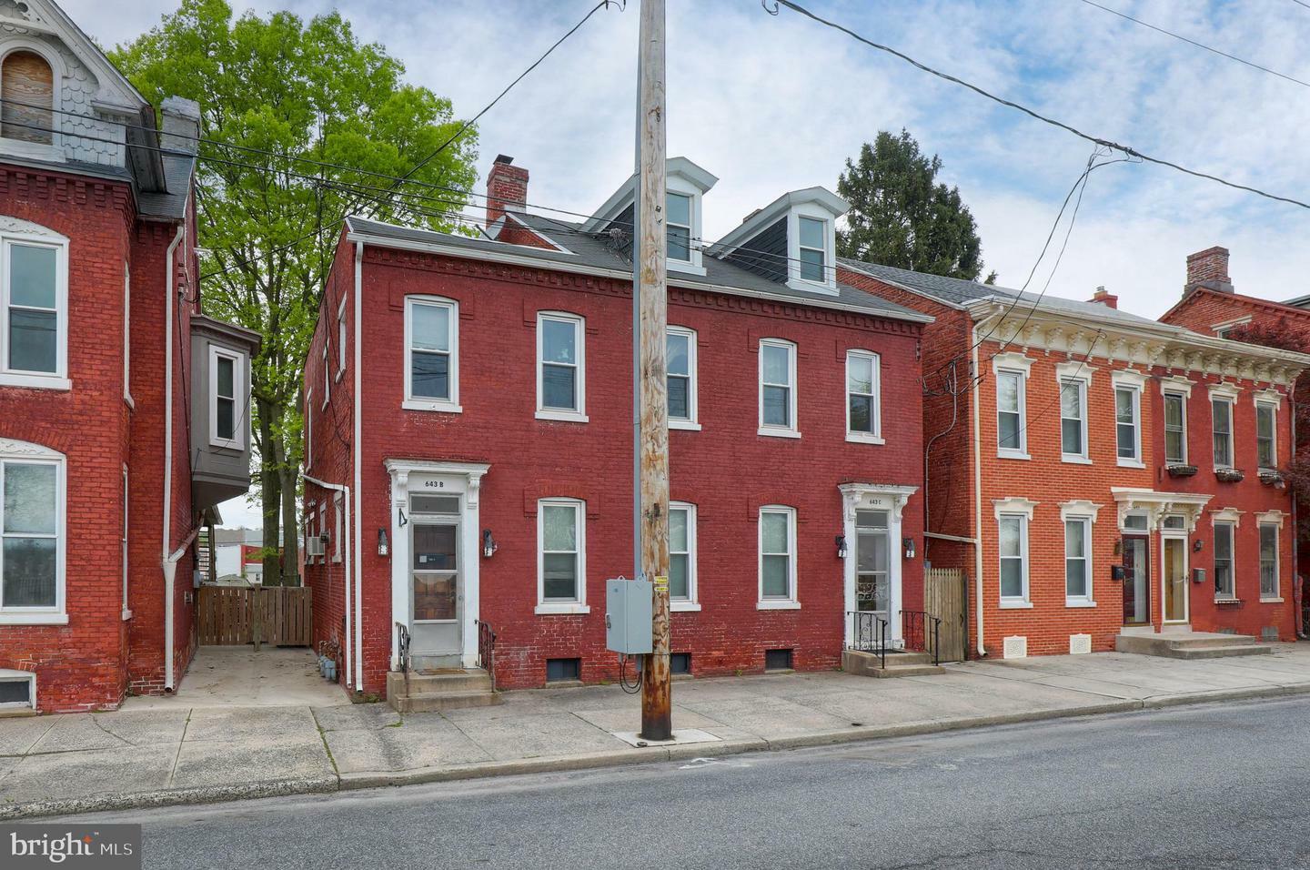 Property Photo:  643 Locust Street  PA 17512 