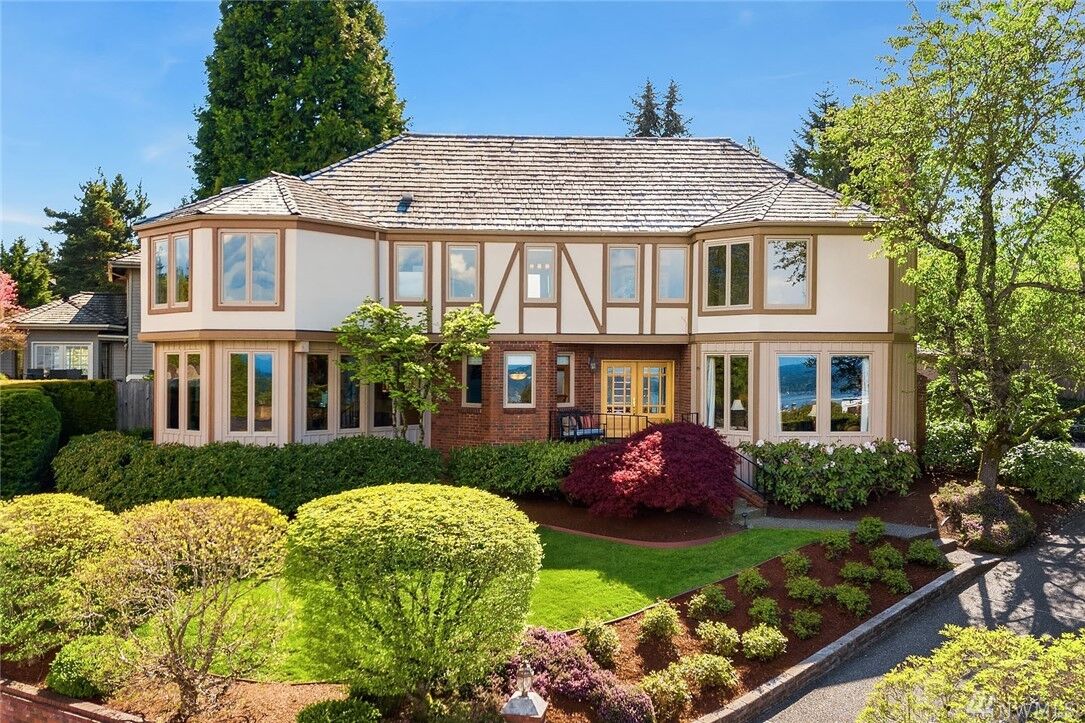 Property Photo:  4461 170th Ave SE  WA 98006 