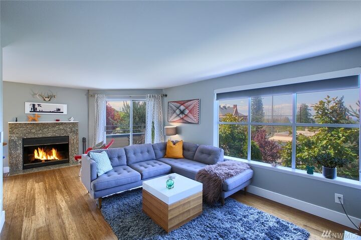 Property Photo: 6970 California Ave SW B202 WA 98136