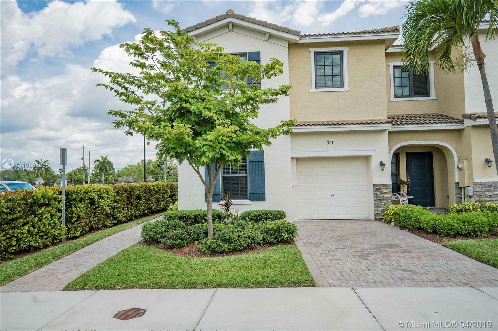 Property Photo:  301 NE 194th Ln  FL 33179 