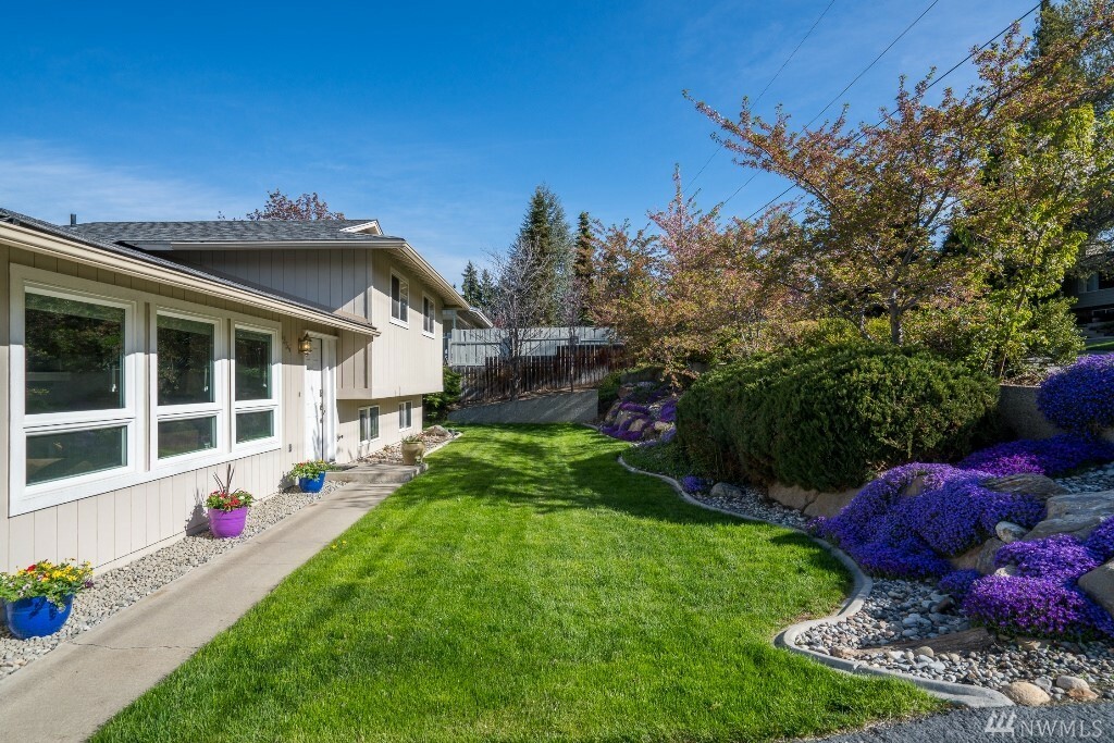 Property Photo: 1354 Terrace Ct WA 98802