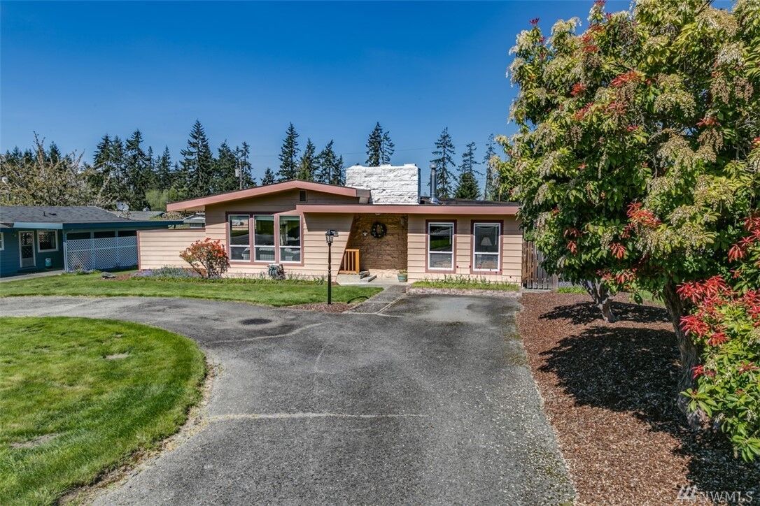 Property Photo: 1511 W Eleventh St WA 98363