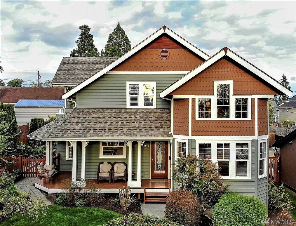 Property Photo: 319 Ave H WA 98290