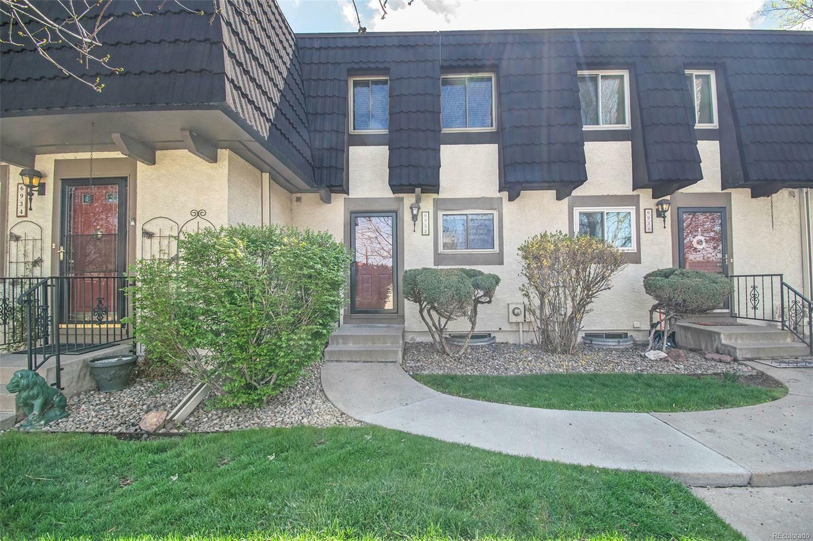 Property Photo:  6932 S Broadway  CO 80122 