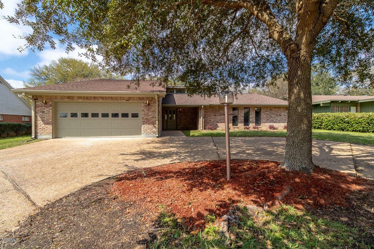 Property Photo:  559 Golf Club Drive  MS 39525 