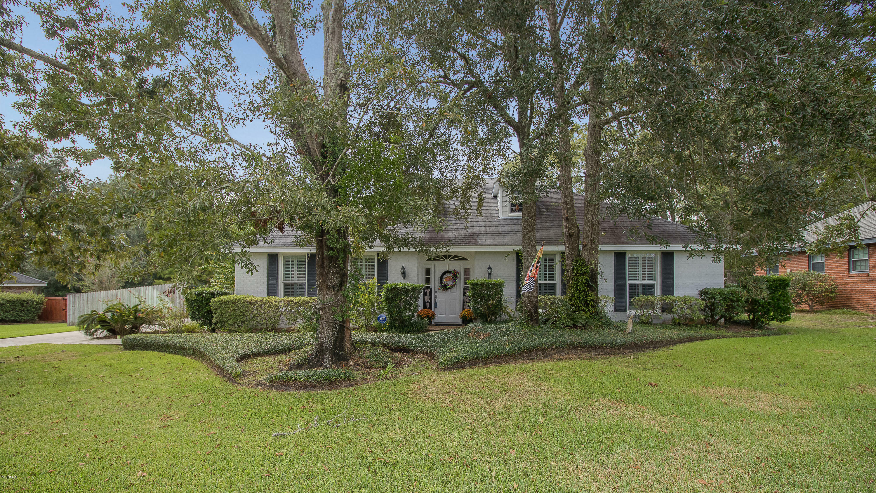 Property Photo: 33 Cambridge Avenue MS 39507