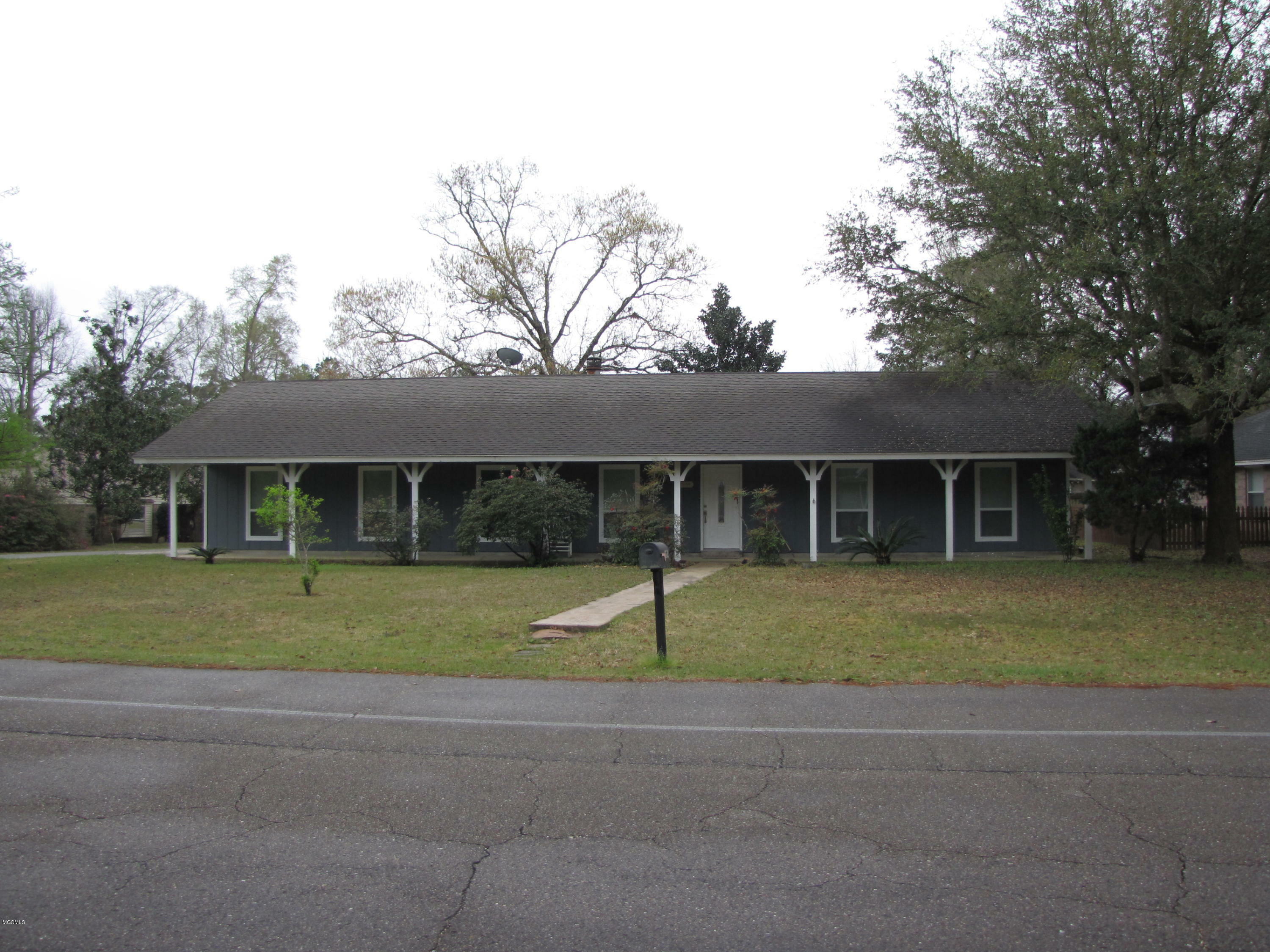 Property Photo:  68214 E Diamondhead Drive  MS 39525 