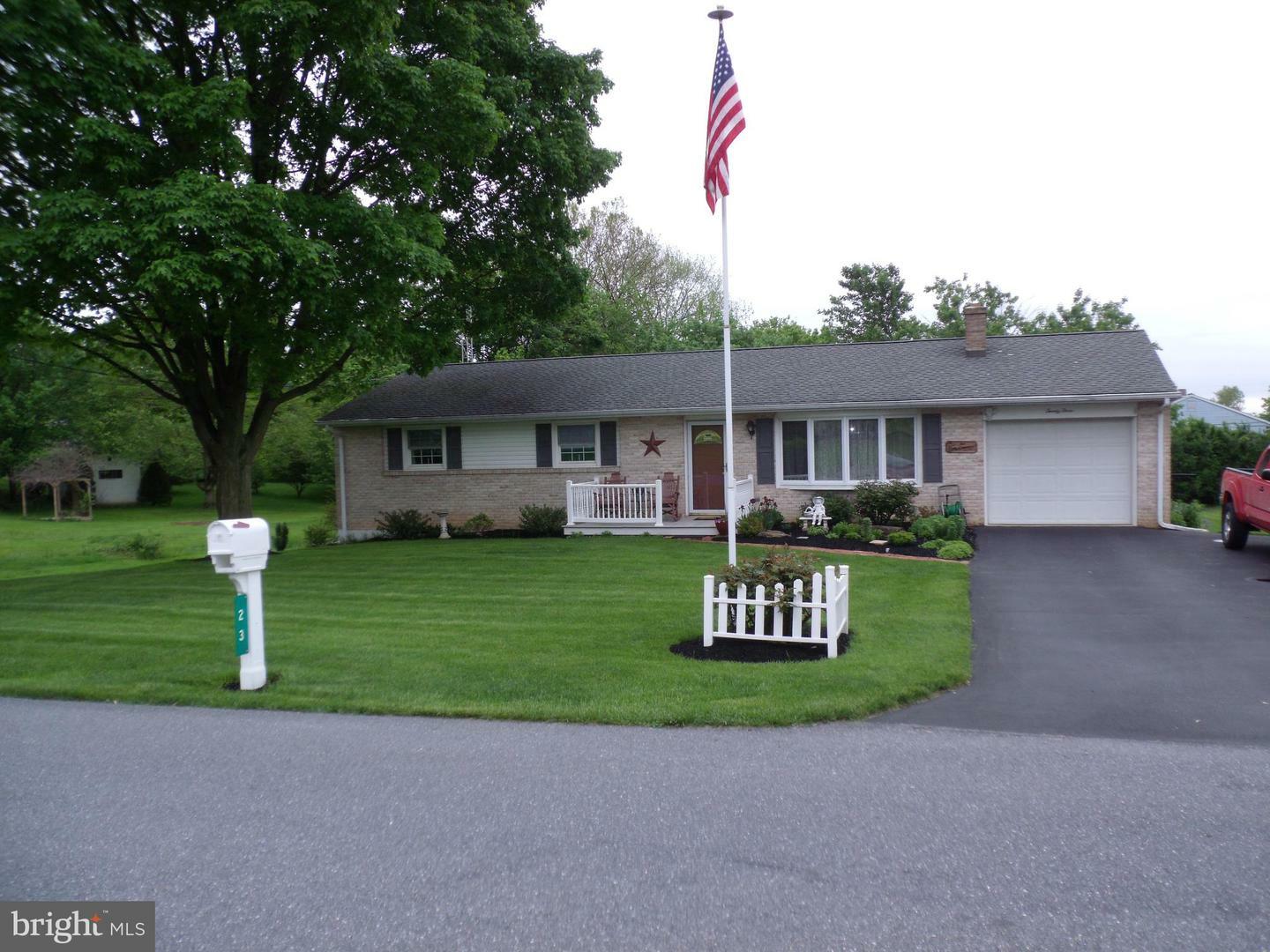 Property Photo:  23 Birch Drive  PA 17584 