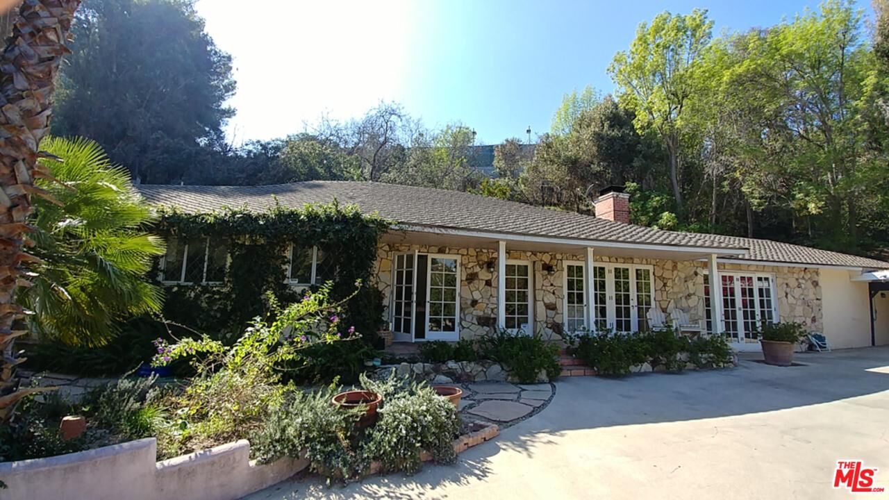 Property Photo:  3811 Ventura Canyon Ave  CA 91423 