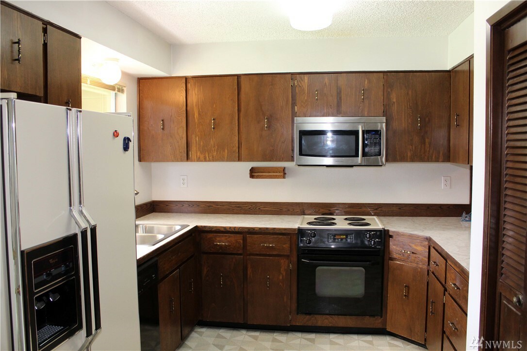 Property Photo: 201 S Elliott 24 WA 98801