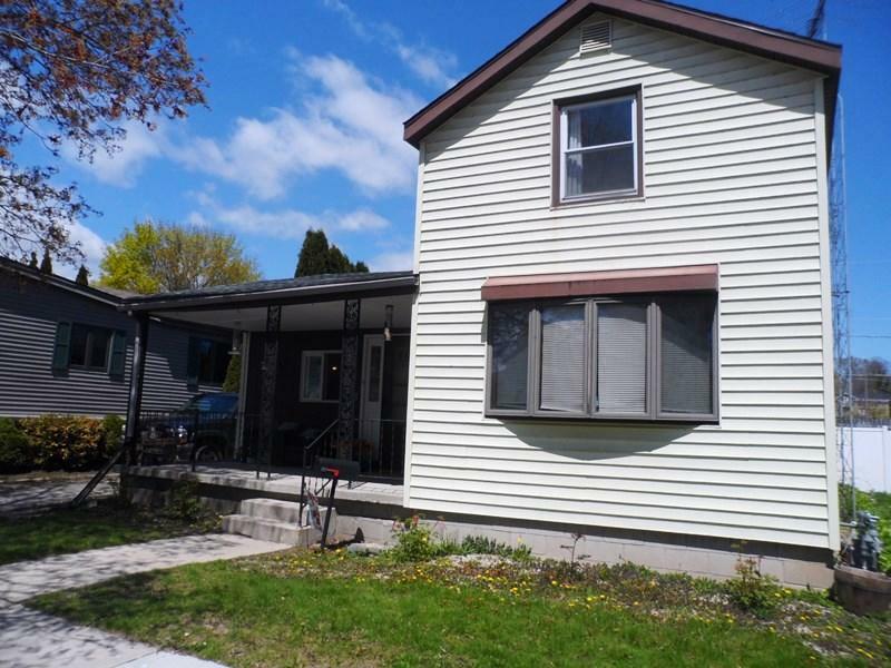 Property Photo:  418 Adams St  WI 53085 