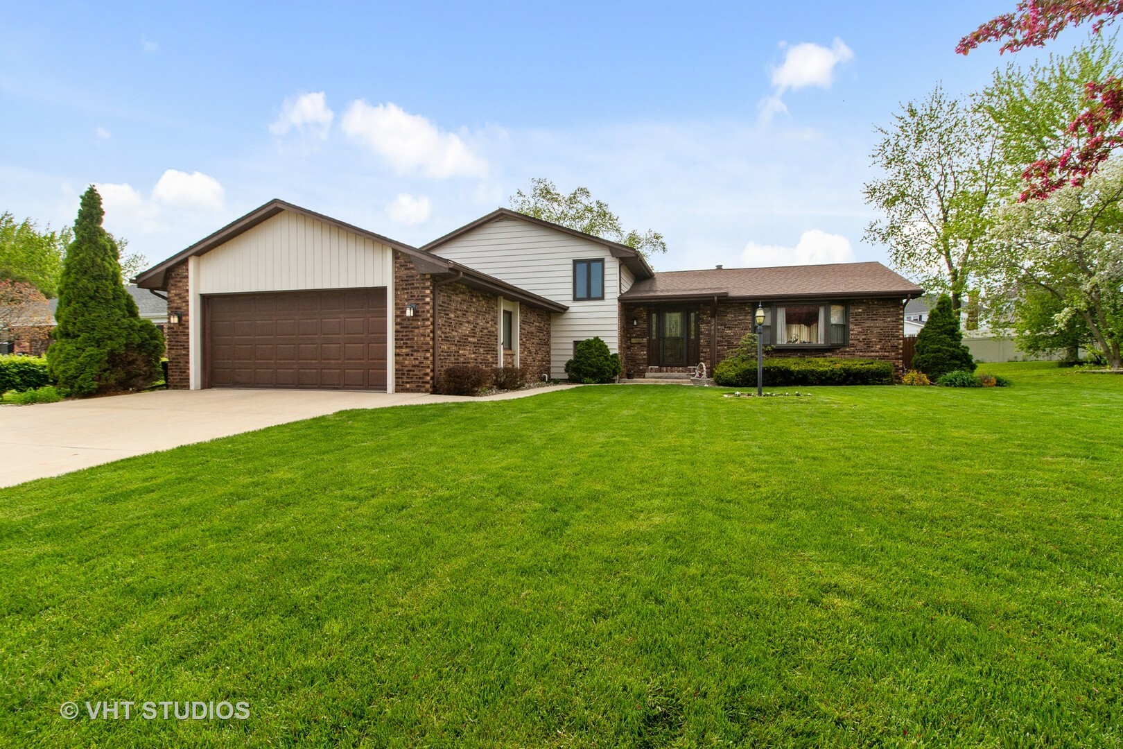 Property Photo:  345 Windermere Way  IL 60914 