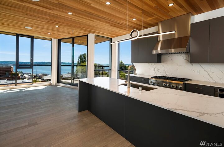 Property Photo:  210 W Comstock St 501  WA 98119 