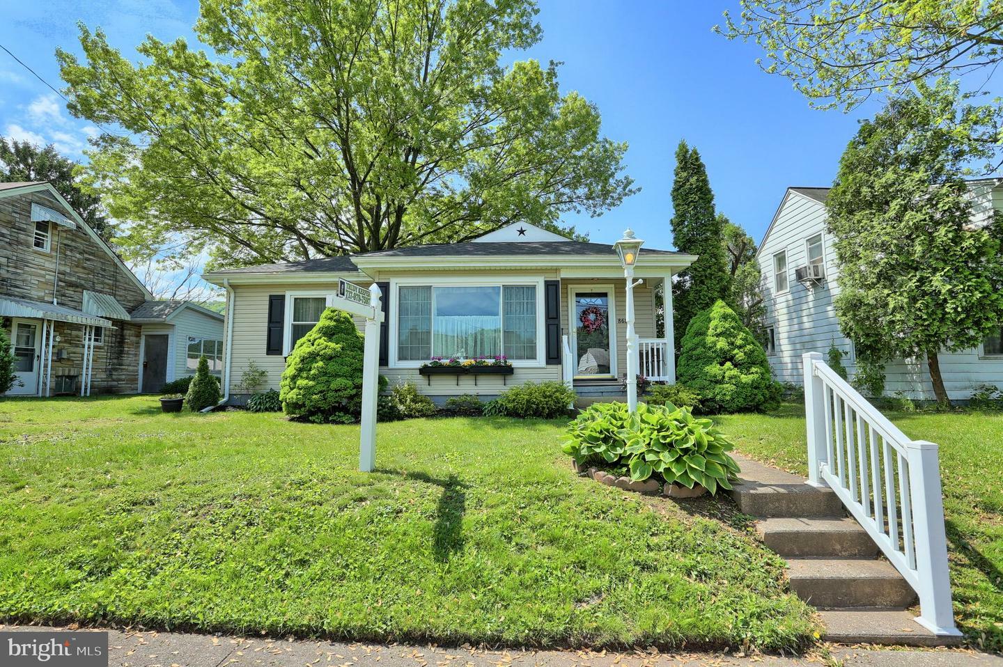 Property Photo:  868 Union Street  PA 17061 