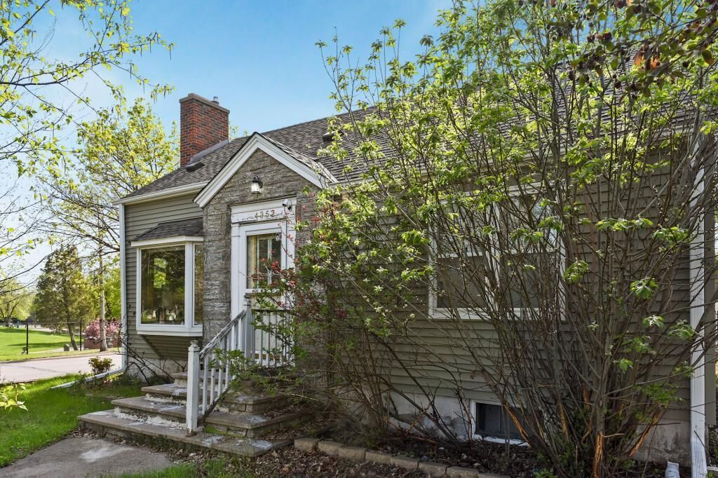 Property Photo:  4352 Elliot Avenue  MN 55407 