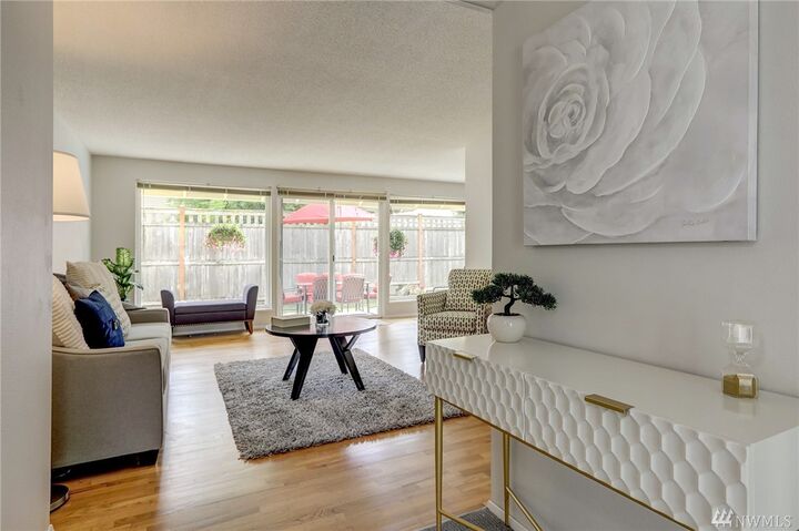 Property Photo: 16425 NE 21st Place WA 98008