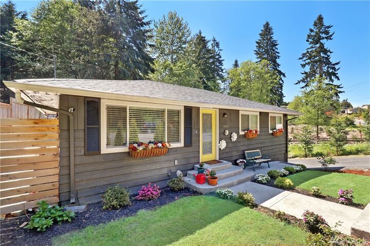 8610 Main St  Edmonds WA 98026 photo