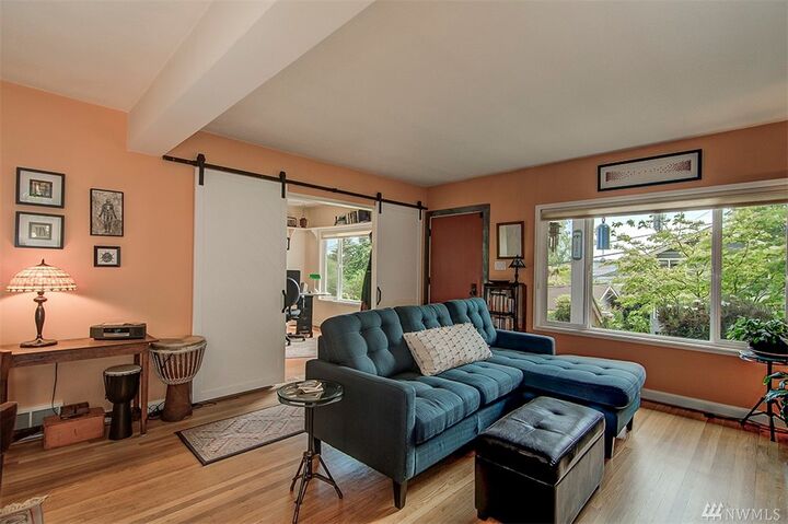 Property Photo:  2915 Warren Ave N  WA 98109 