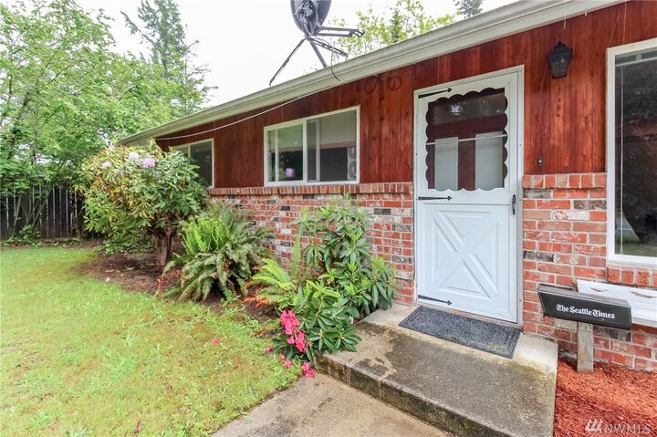 Property Photo:  1517 SW 144th Place  WA 98166 