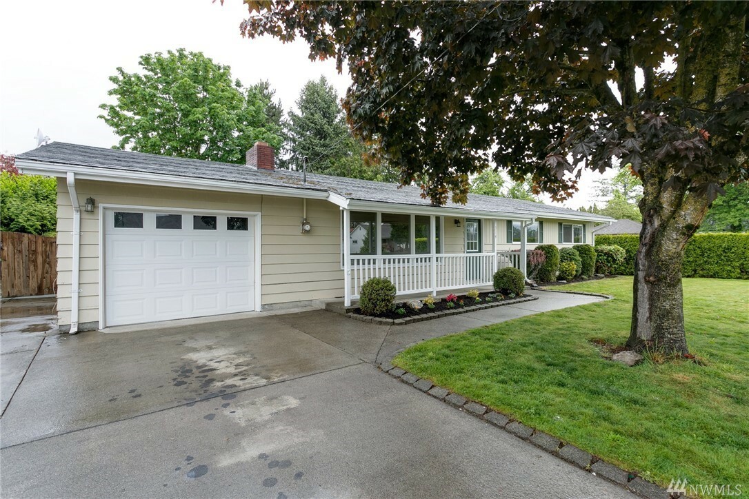 Property Photo:  314 1st St  WA 98295 