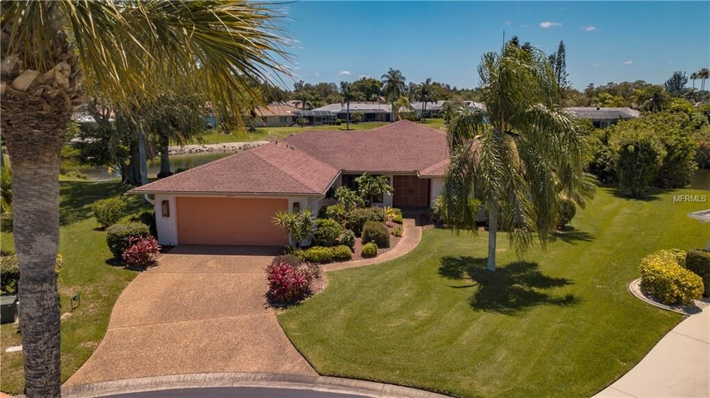 Property Photo:  1113 Buttonwood Court  FL 34293 