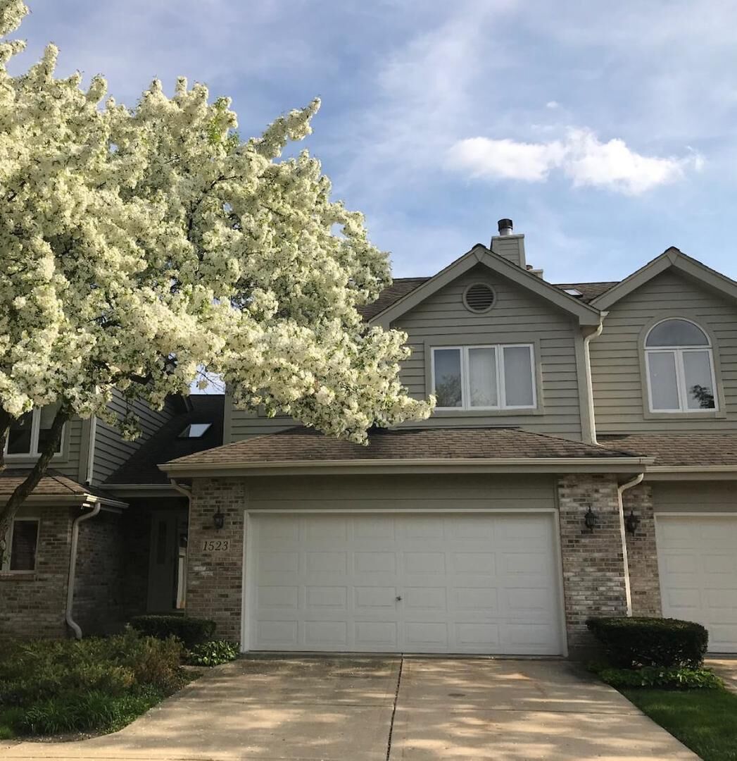 Property Photo: 1523 Brittany Court IL 60561