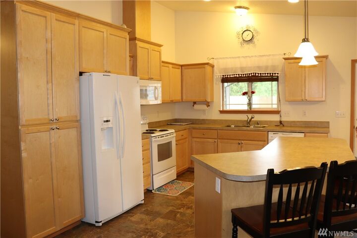 Property Photo:  1111 Dickinson Ave  WA 98584