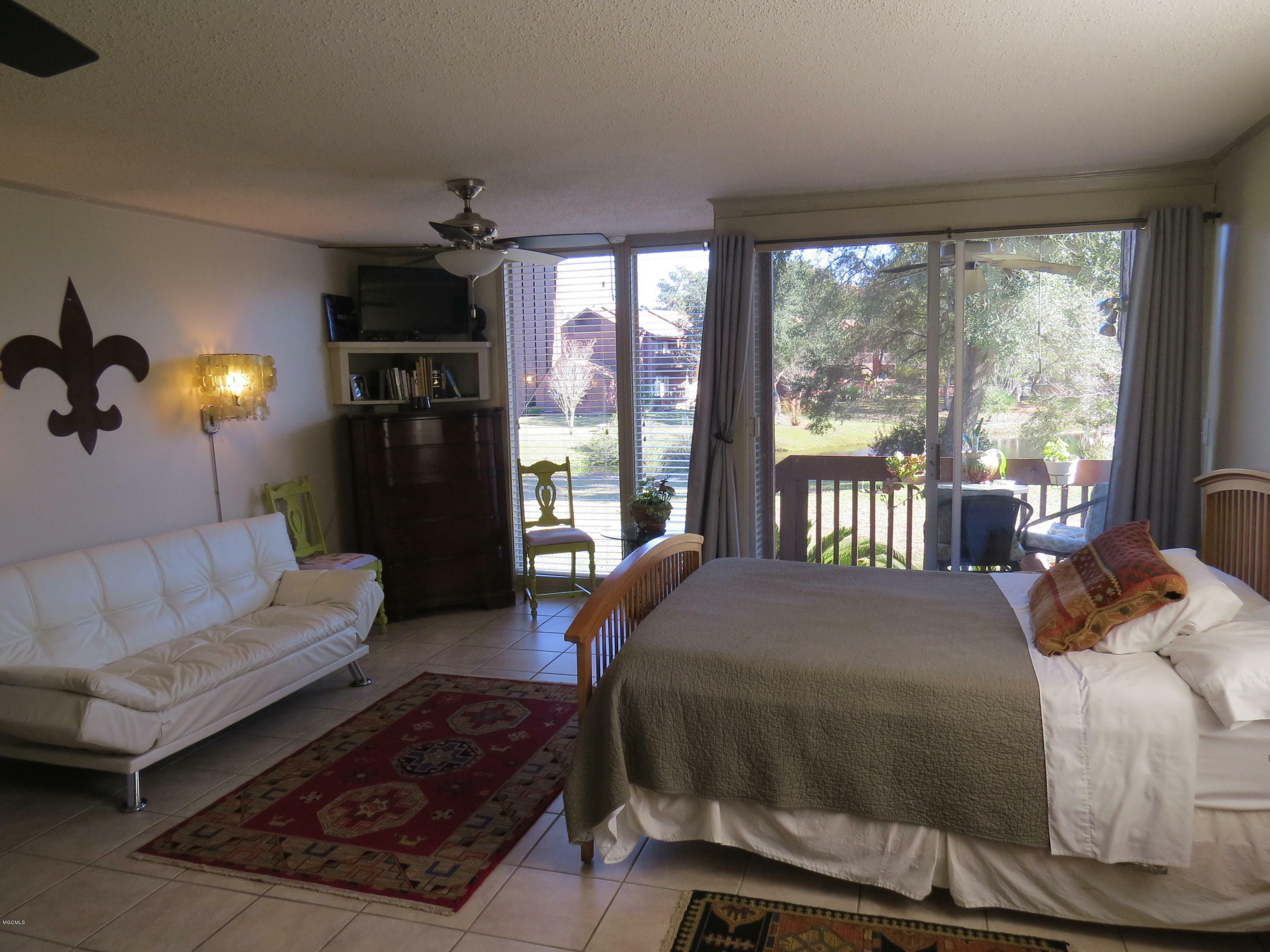 Property Photo: 113 Lakeside Villa MS 39525