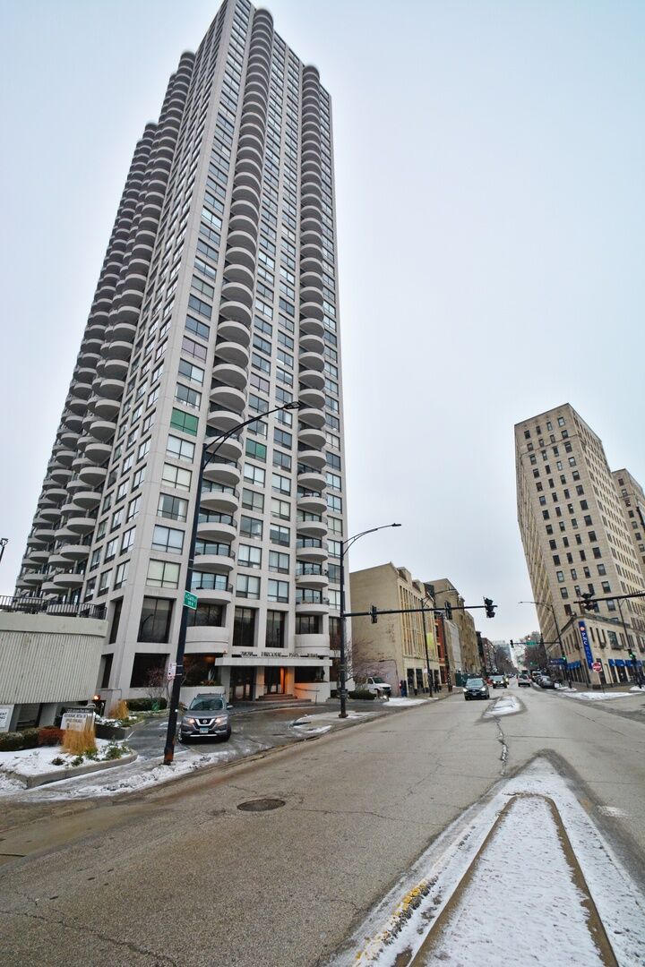 Property Photo:  2020 North Lincoln Park West North 5B  IL 60614 