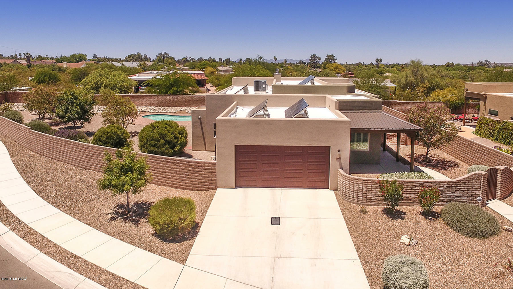 Property Photo: 1601 N Ohana Place AZ 85715