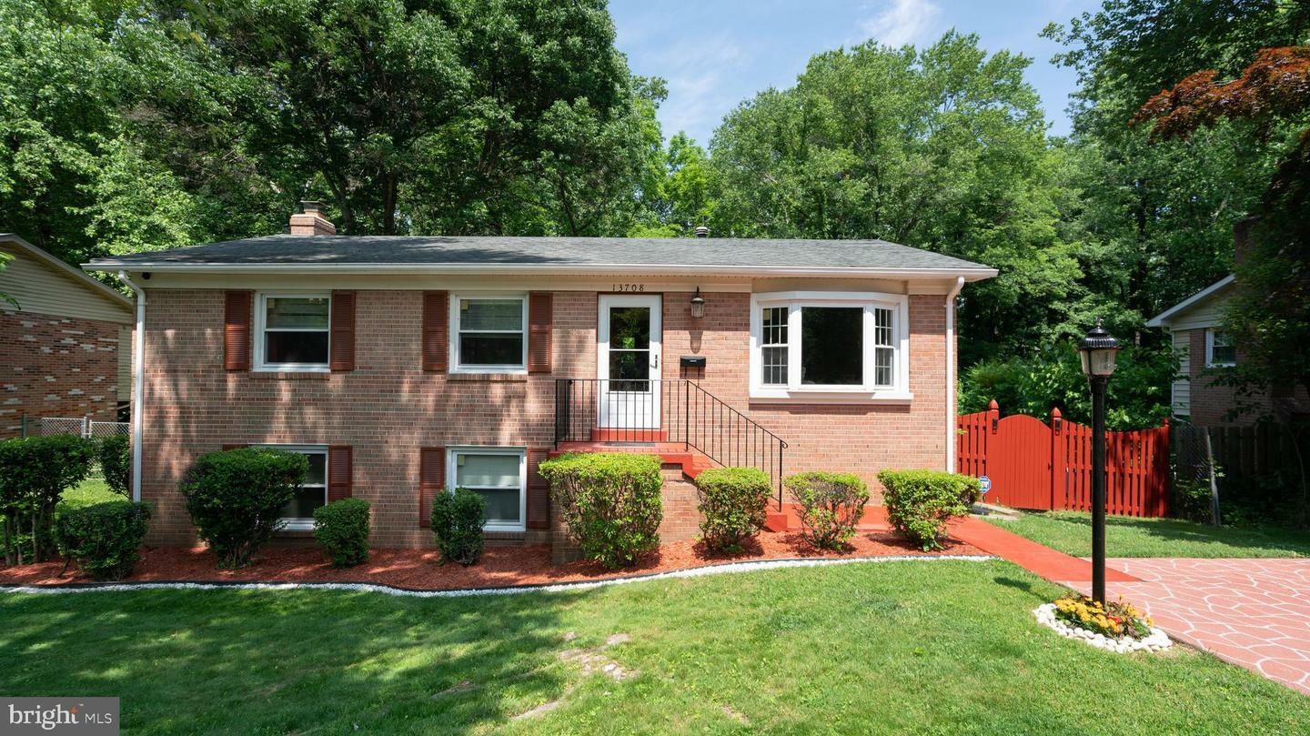 Property Photo: 13708 Kerrydale Road VA 22193