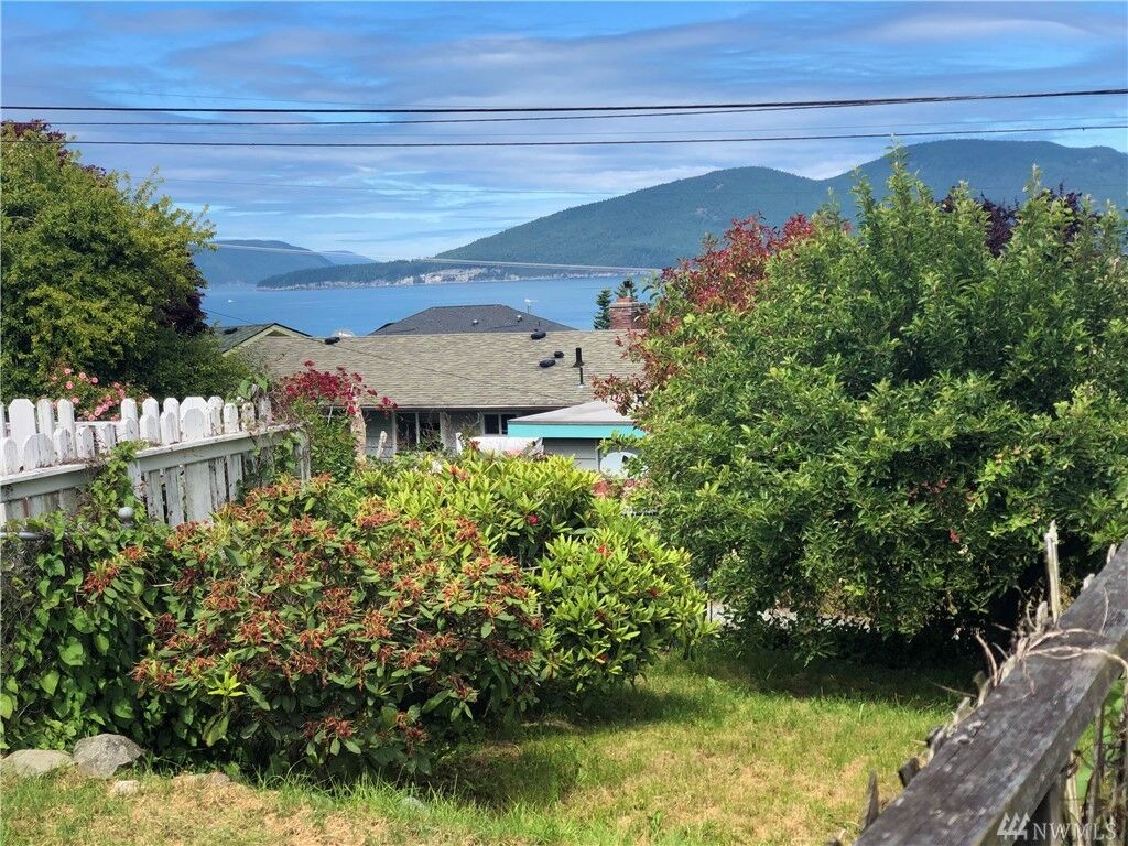 Property Photo:  3406 W 3rd St  WA 98221 
