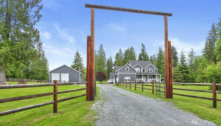 Property Photo:  617 165th Ave SE  WA 98290 