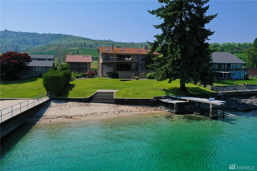 Property Photo:  502 S Lakeshore Rd  WA 98816 