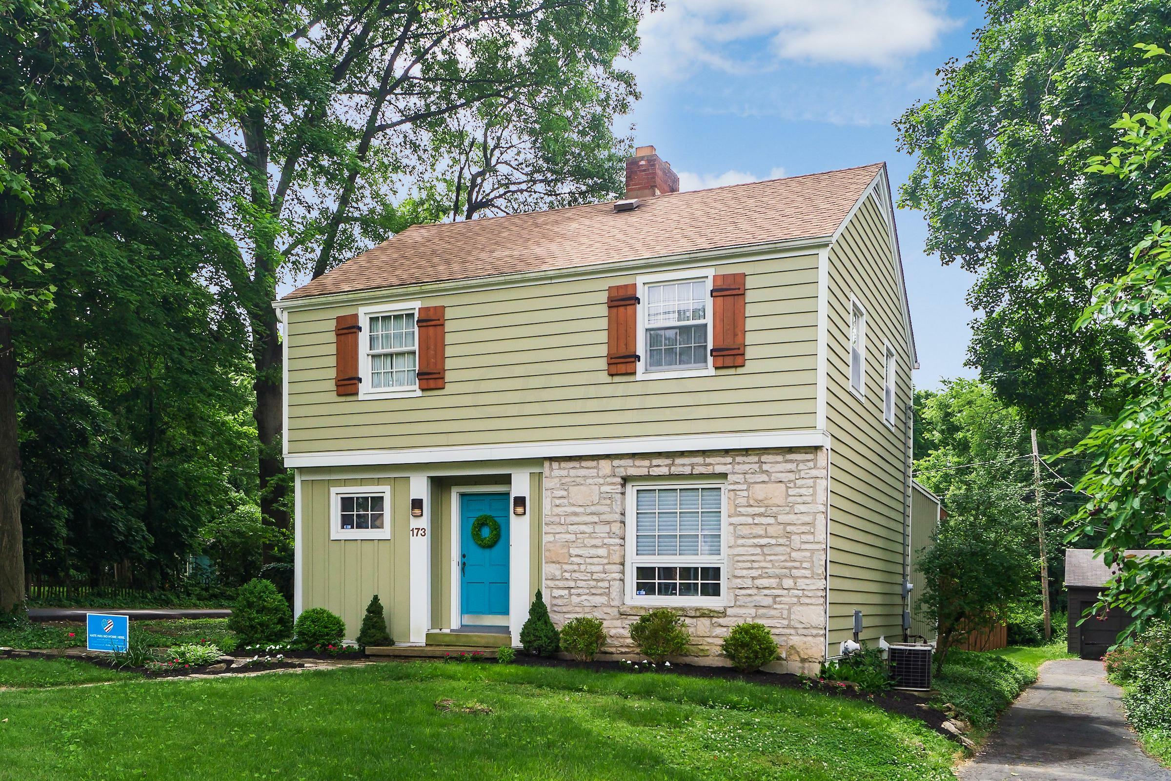 Property Photo: 173 W Henderson Road OH 43214