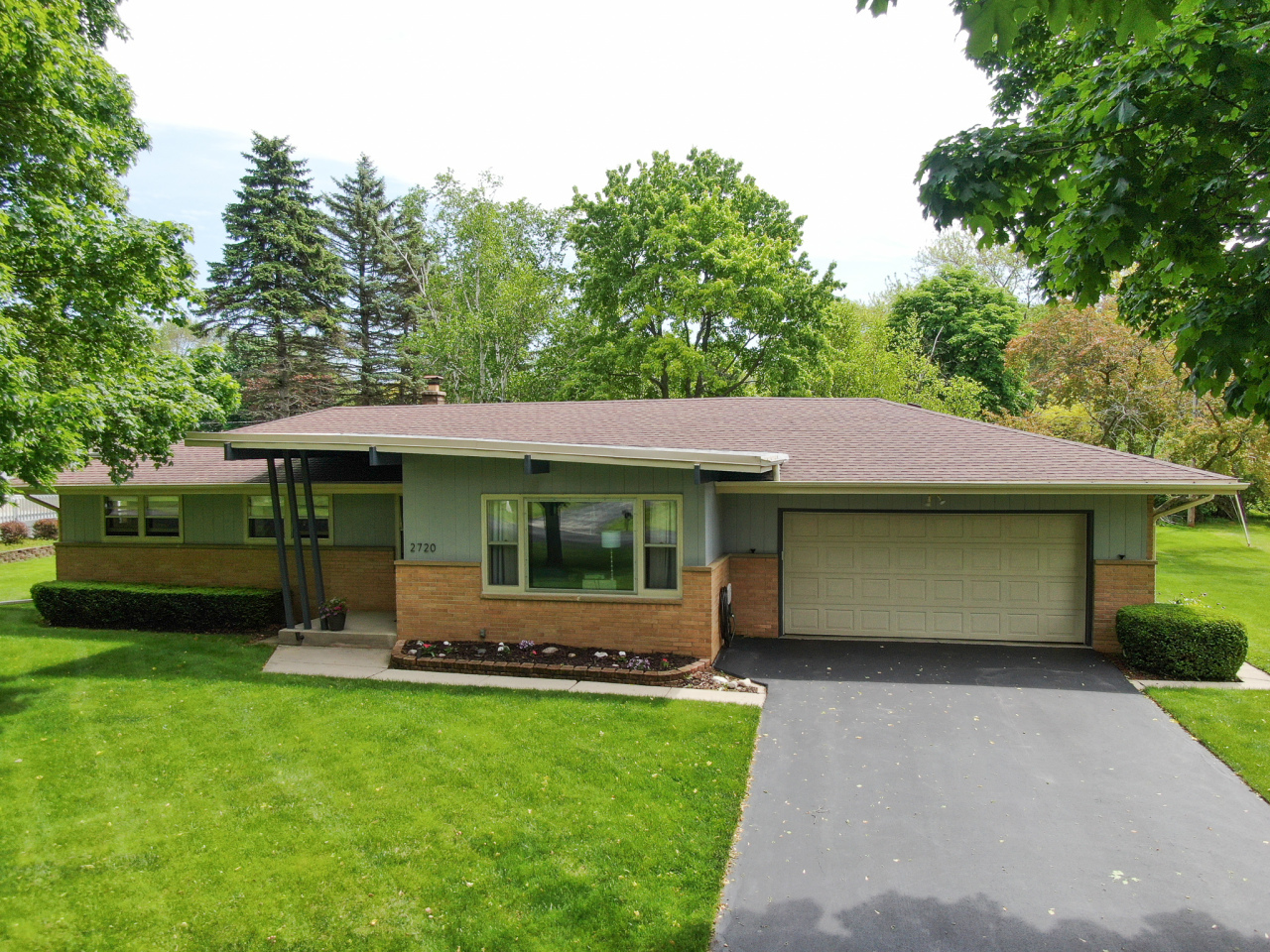 Property Photo:  2720 Arbor Dr  WI 53005 