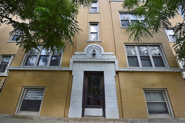 Property Photo:  2129 North Kedzie Boulevard 2  IL 60647 