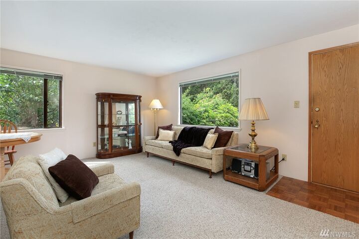 Property Photo: 11744 Roosevelt Way NE WA 98125