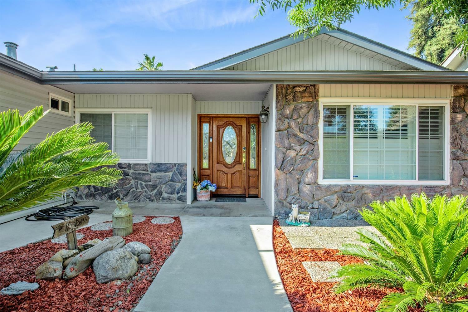 Property Photo:  3045 W Victor Avenue  CA 93277 