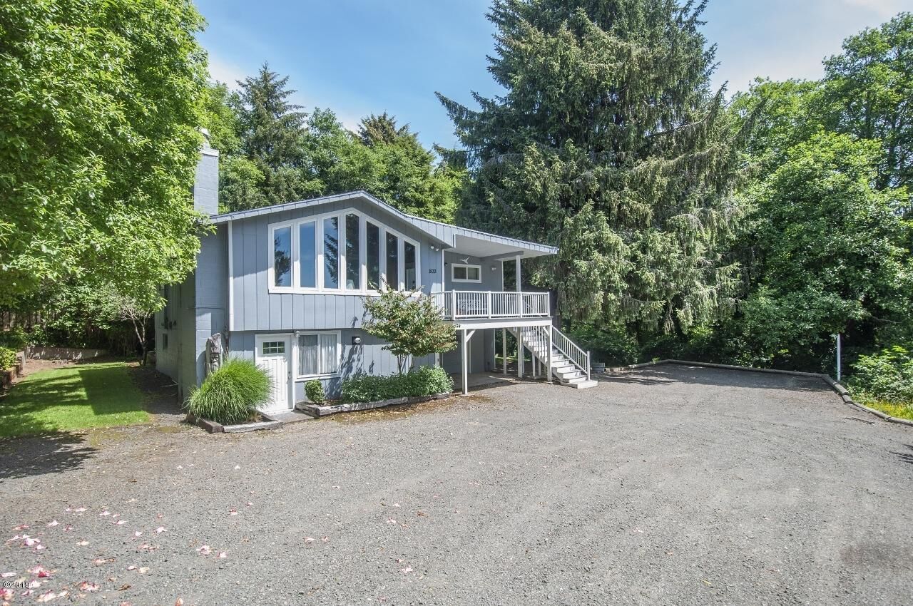 Property Photo: 1833 NE 10th Street OR 97367