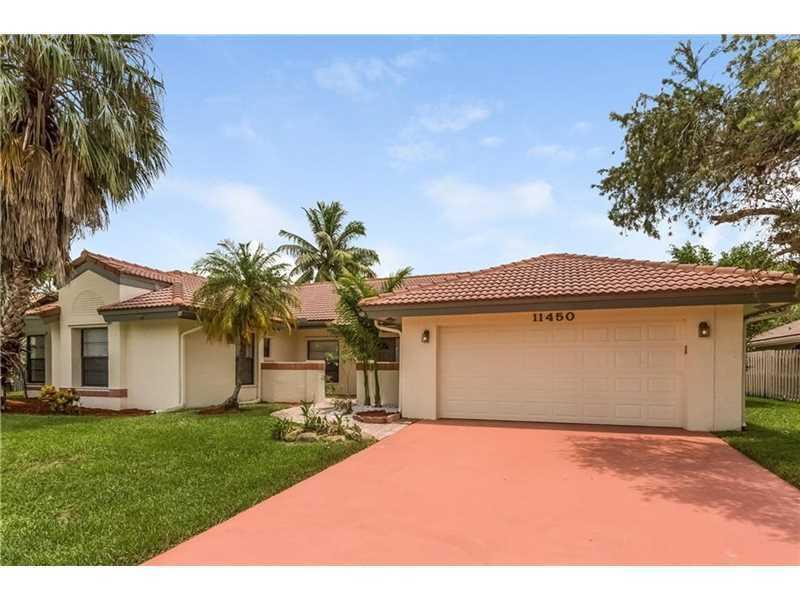 Property Photo: 11450 Island Lakes Lane FL 33498
