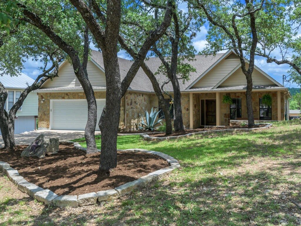 Property Photo:  307 Kilmory Drive  TX 78669 